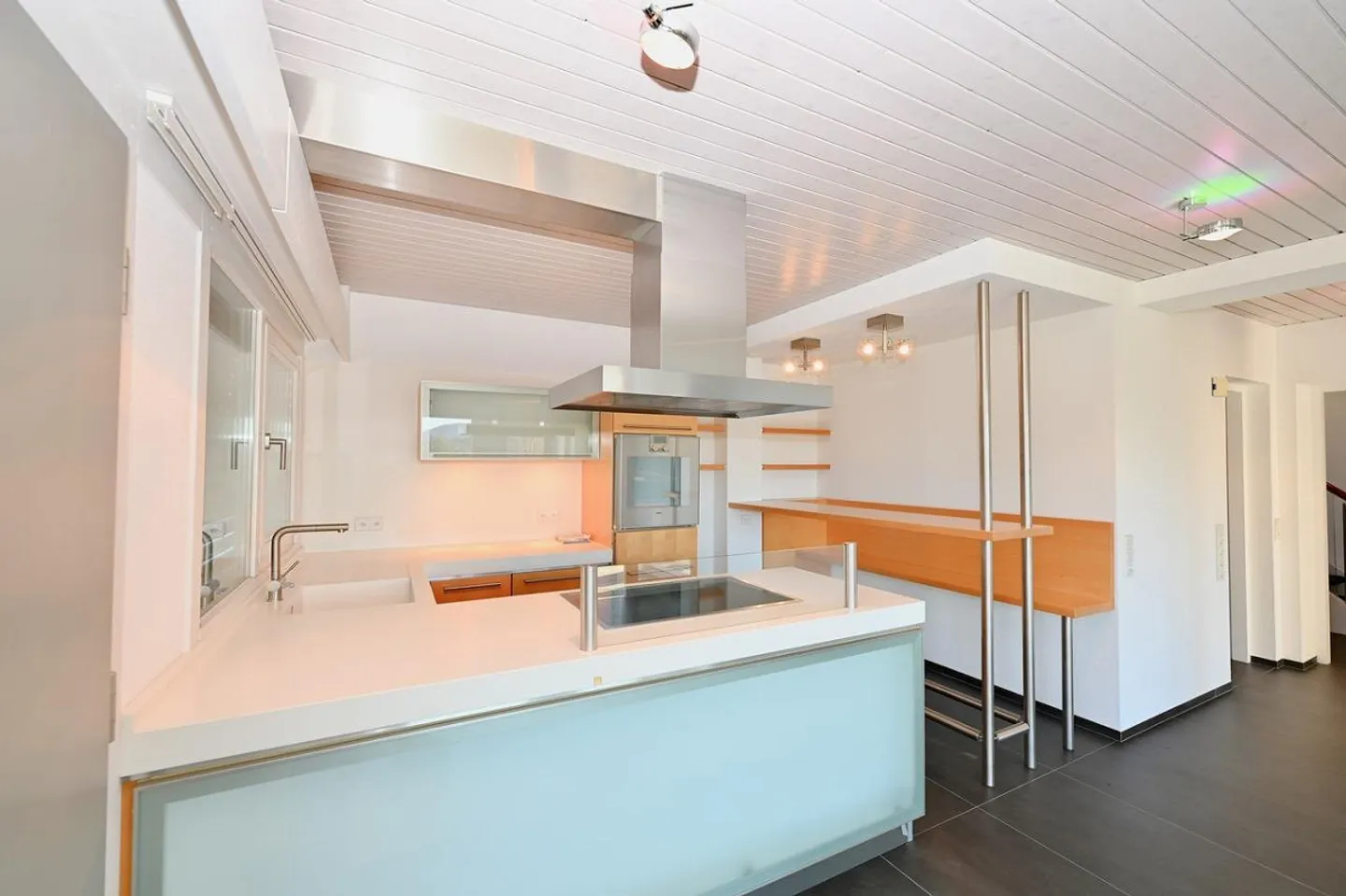 Moderne und helle HUF HAUS Villa in Carabbia - Foto 22 von 26
