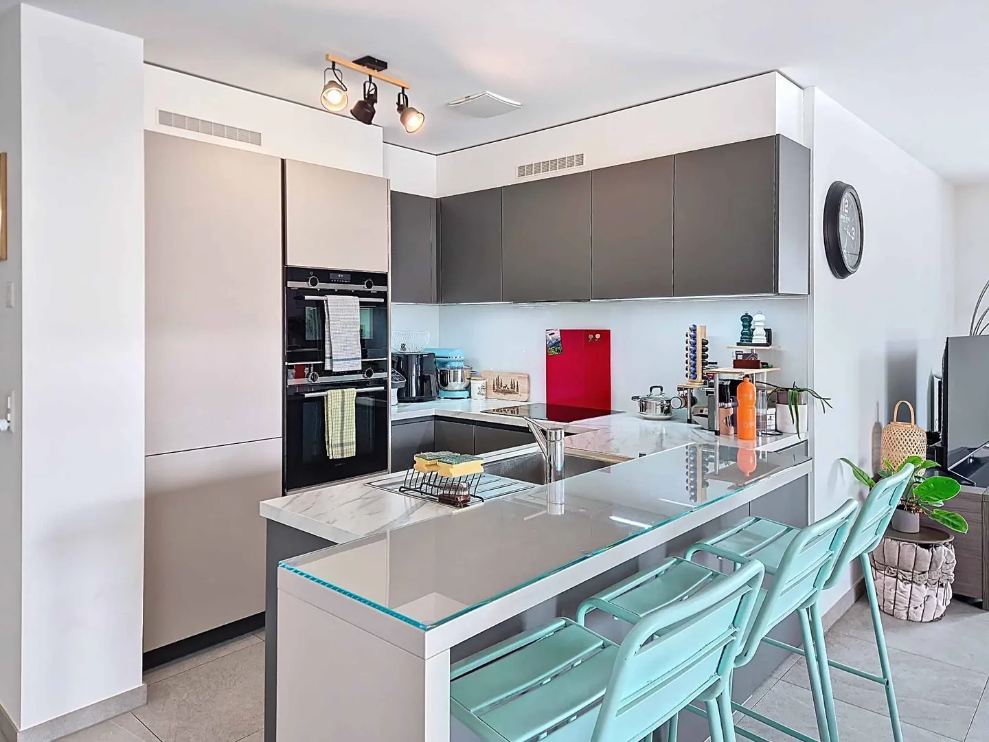 Elegante appartamento contemporaneo di 3,5 locali a due passi dal Lago di Joux - Foto 2 di 10