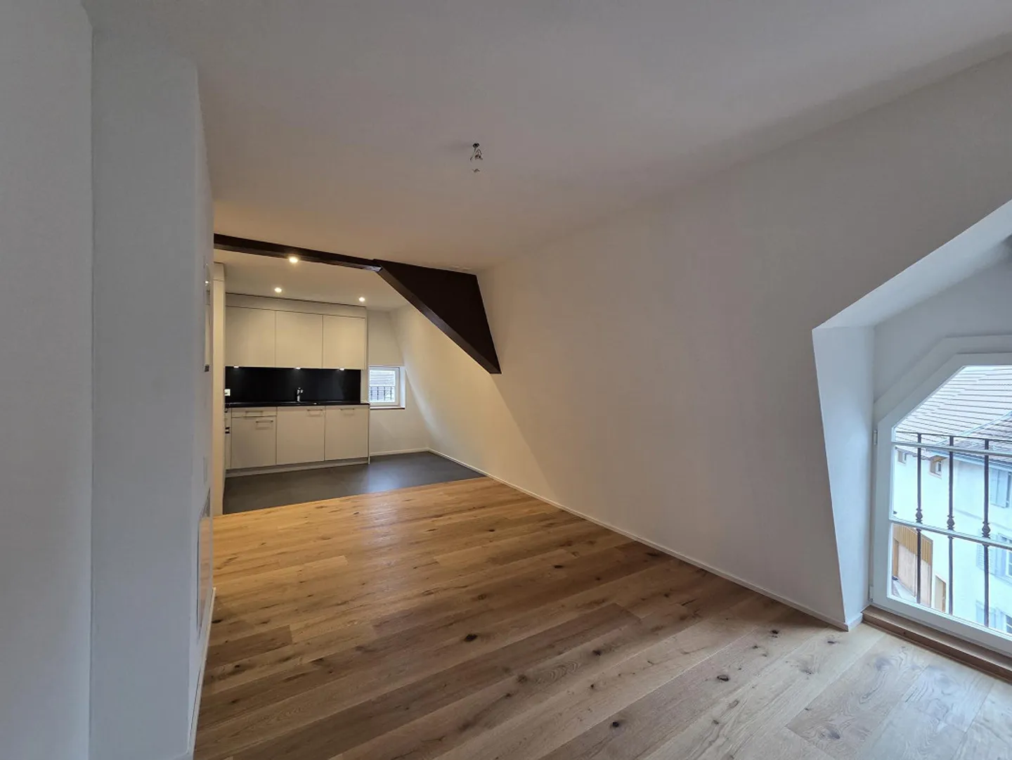 Prima occupazione dopo la ristrutturazione totale - Foto 3 di 8
