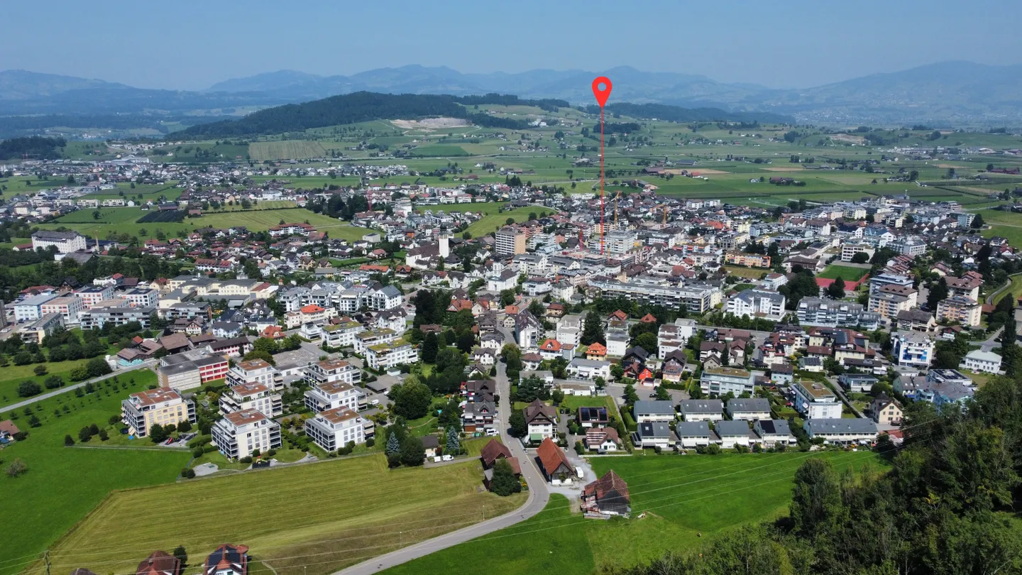 Appartement en duplex de 4,5 pièces attrayant et moderne en attique dans un emplacement central - Photo 1 sur 1
