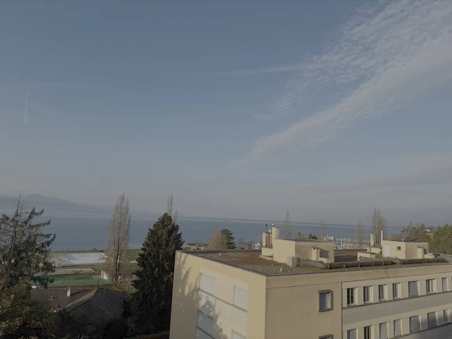 Charming Apartment with Lake View - Photo 4 of 16