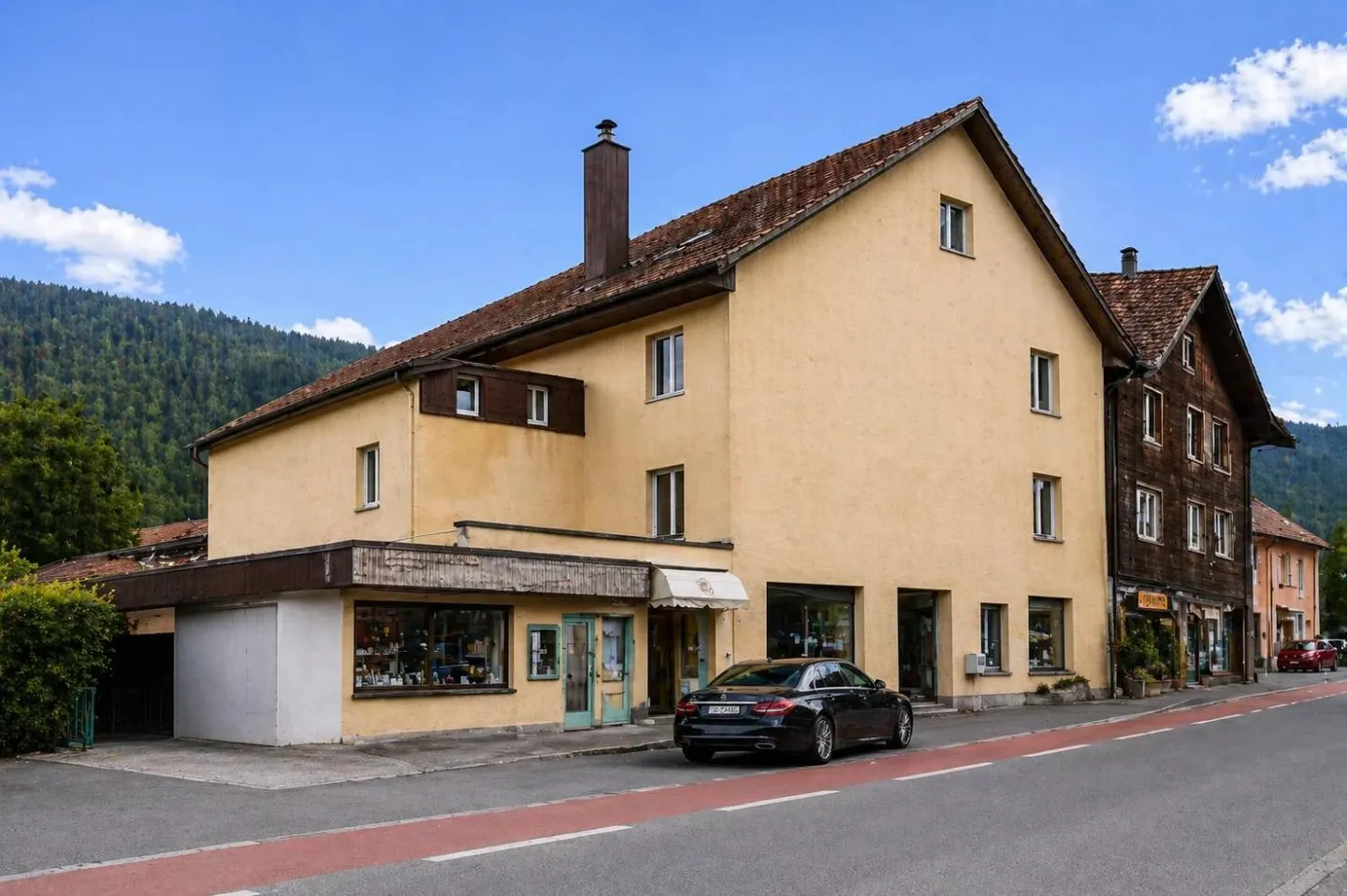 Immeuble mixte exceptionnel - Photo 1 sur 4