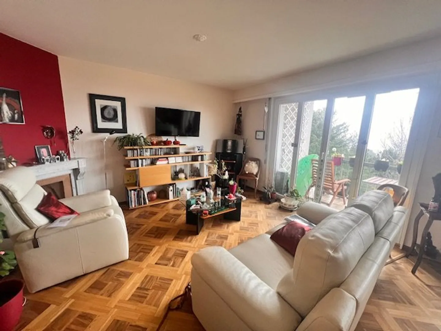 Charming Apartment with Lake View - Photo 9 of 16