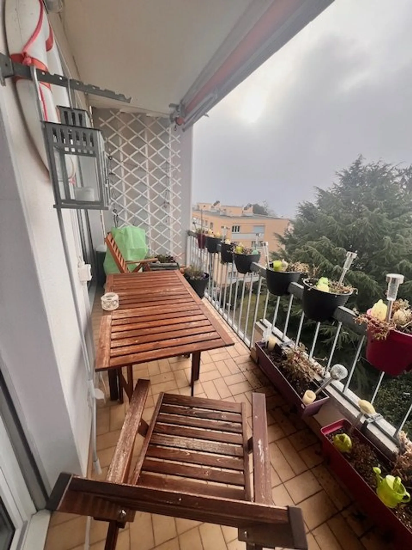 Charming Apartment with Lake View - Photo 11 of 16