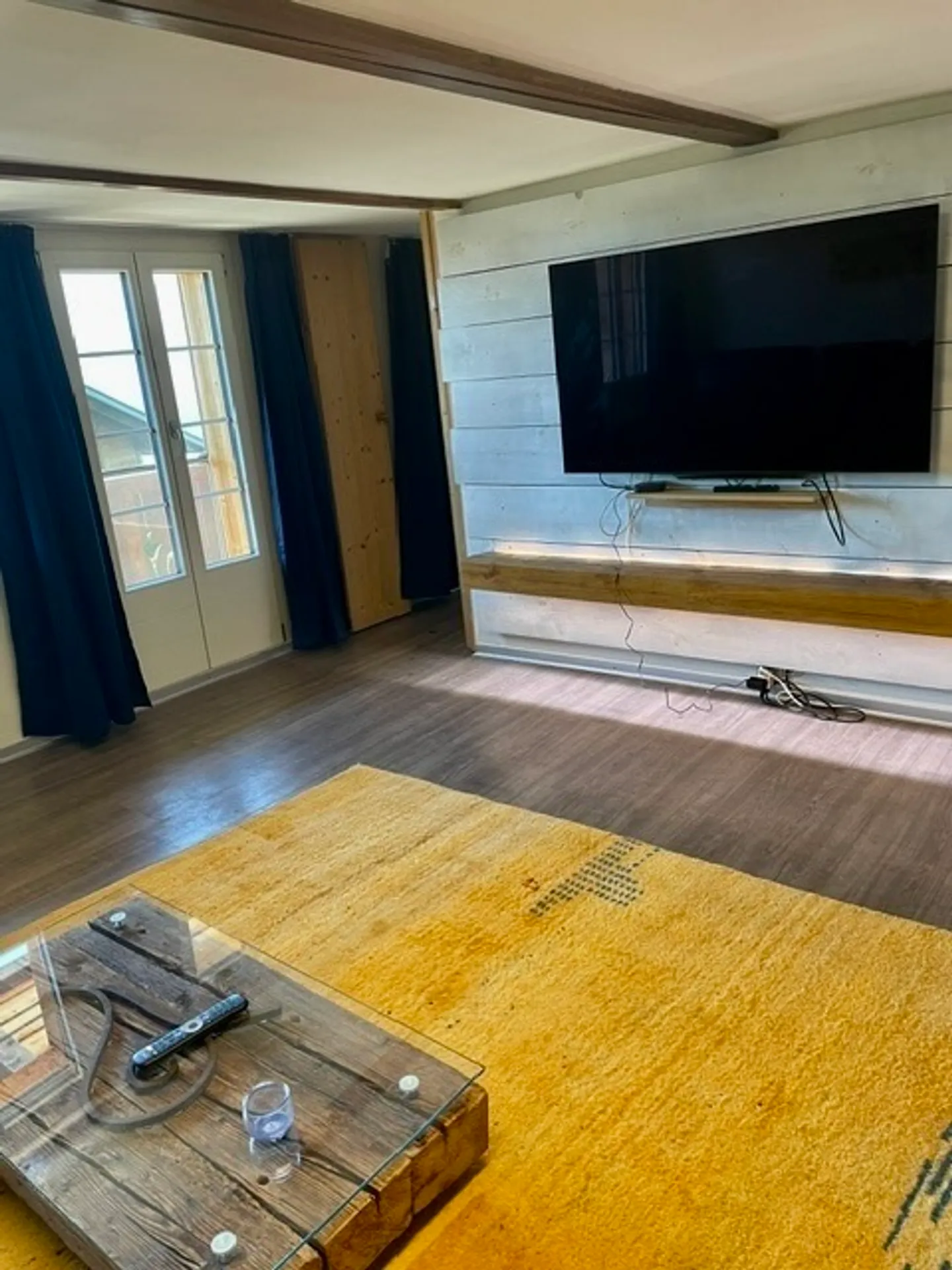 Charming Apartment with Lake View - Photo 3 of 10