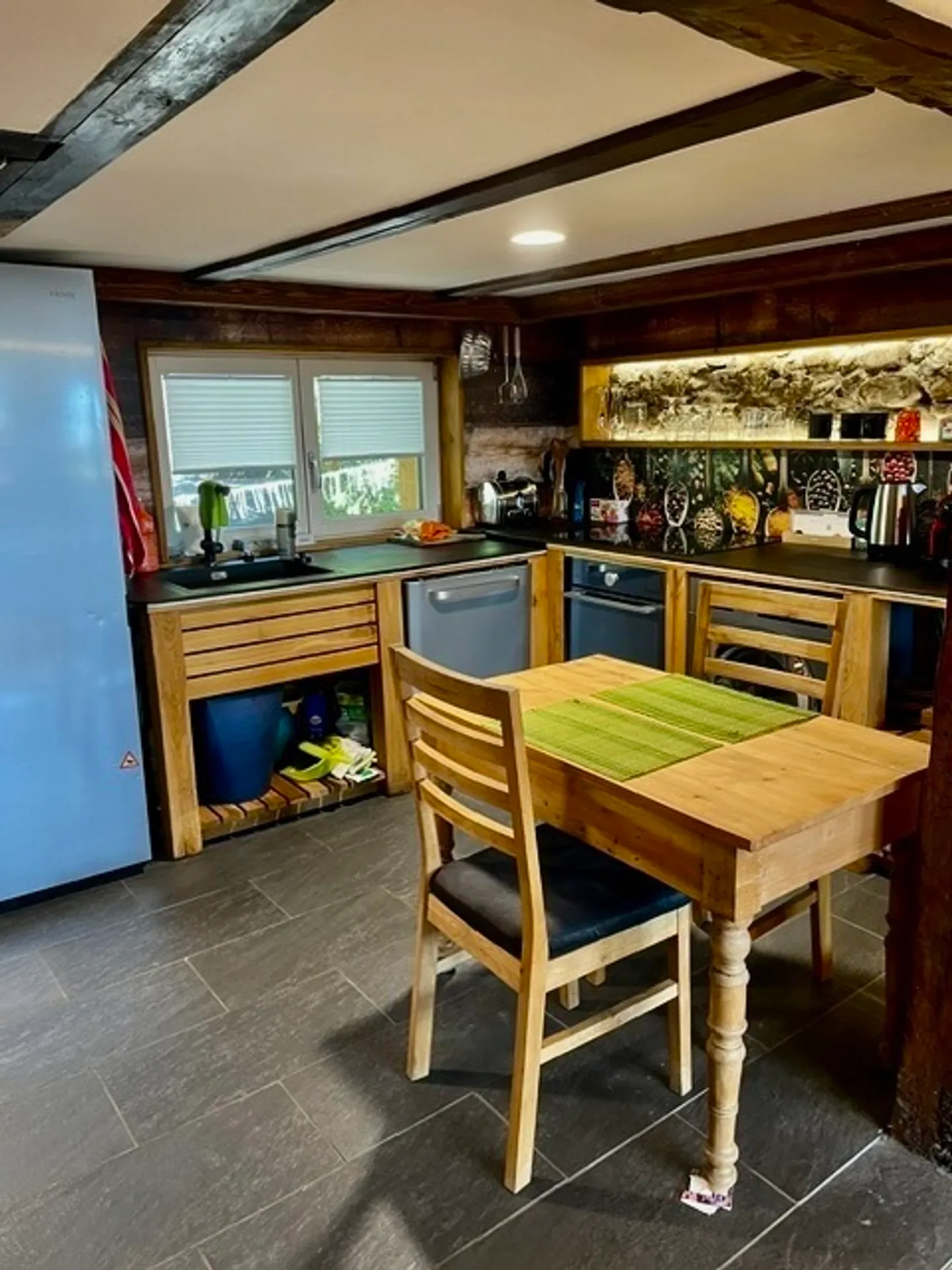 Charming Apartment with Lake View - Photo 6 of 10