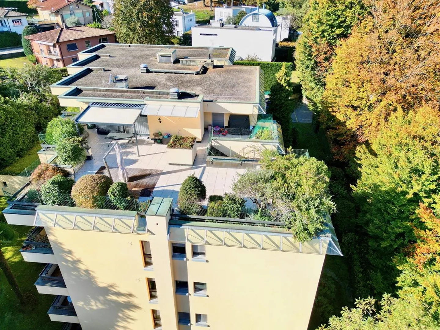 Penthouse mit großer Terrasse und Blick auf die umliegenden Berge - Foto 2 von 18