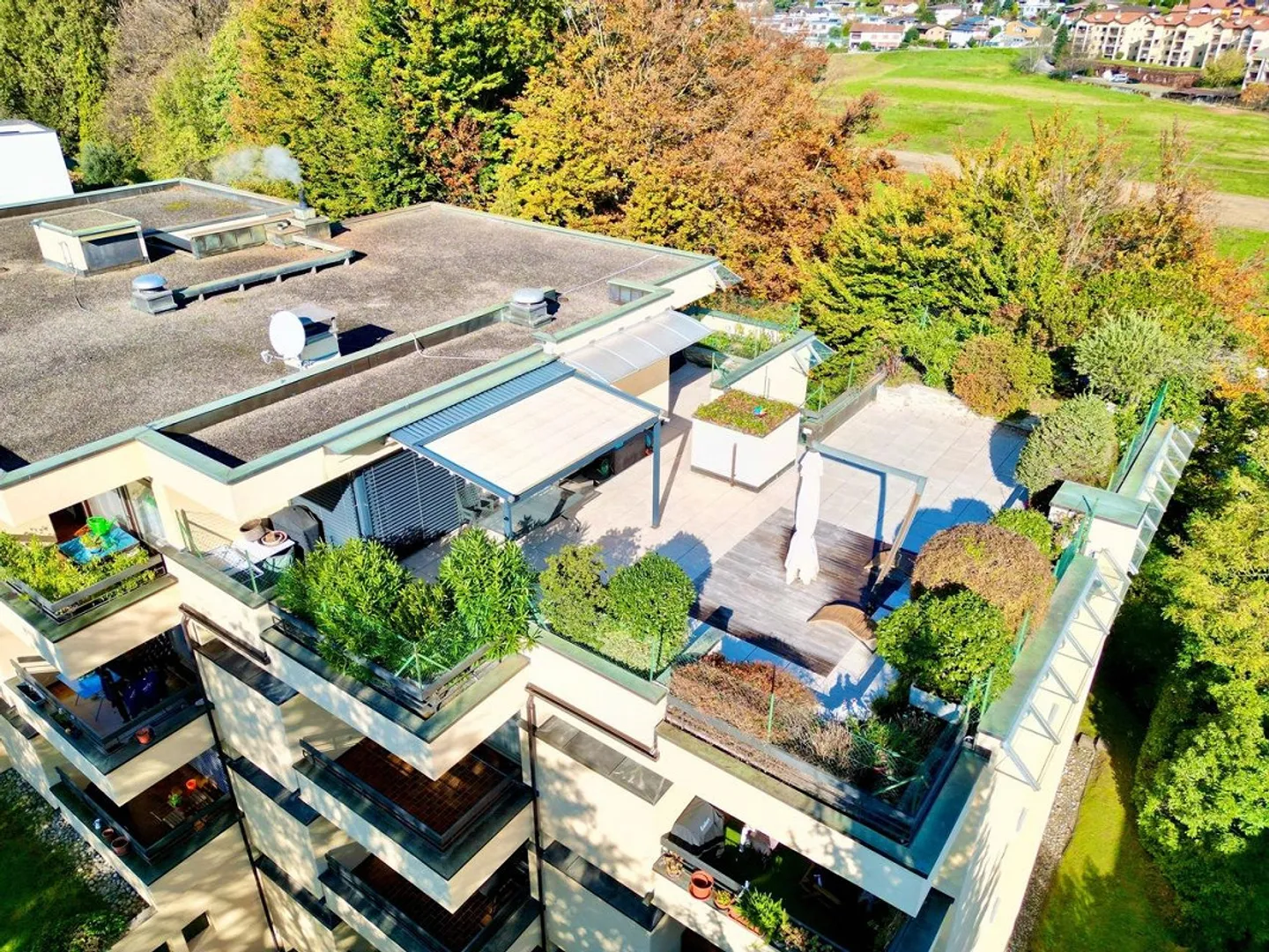 Penthouse mit großer Terrasse und Blick auf die umliegenden Berge - Foto 3 von 18