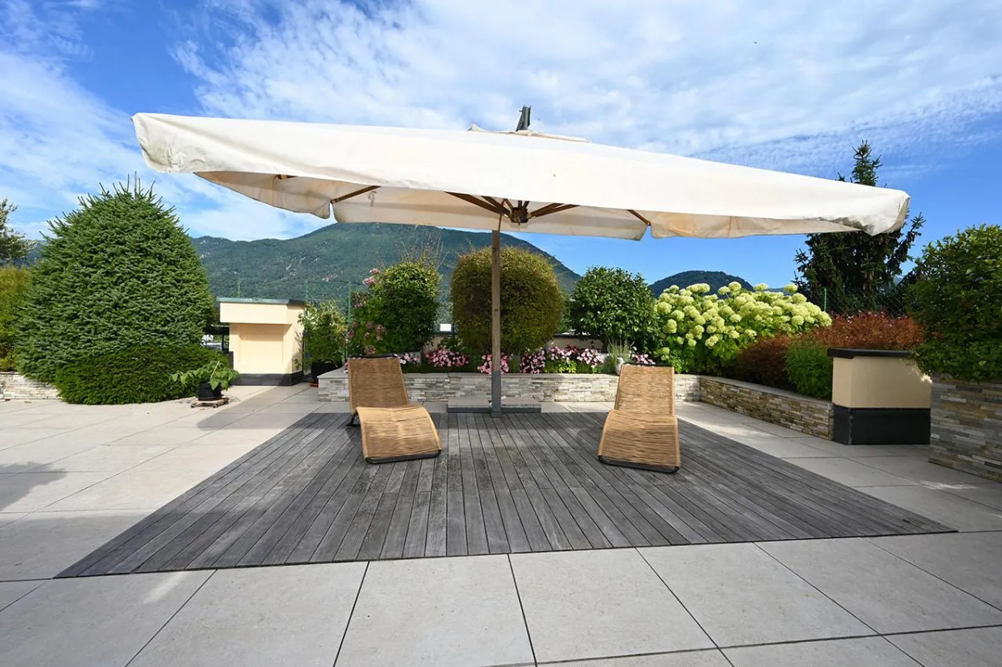 Penthouse mit großer Terrasse und Blick auf die umliegenden Berge - Foto 4 von 18