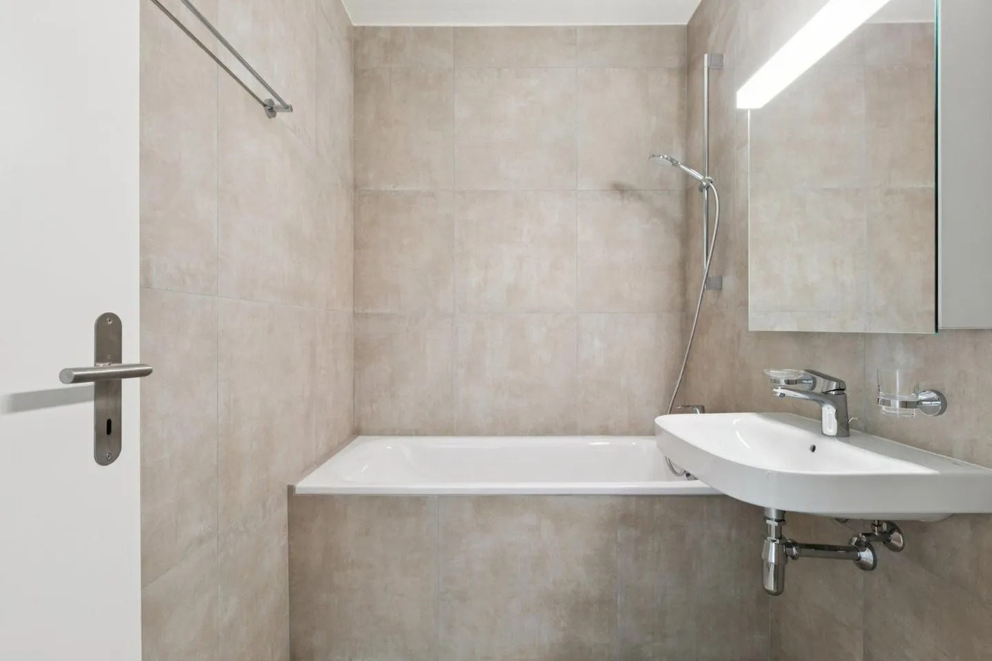 High-Floor Apartment with Views - Photo 8 of 10