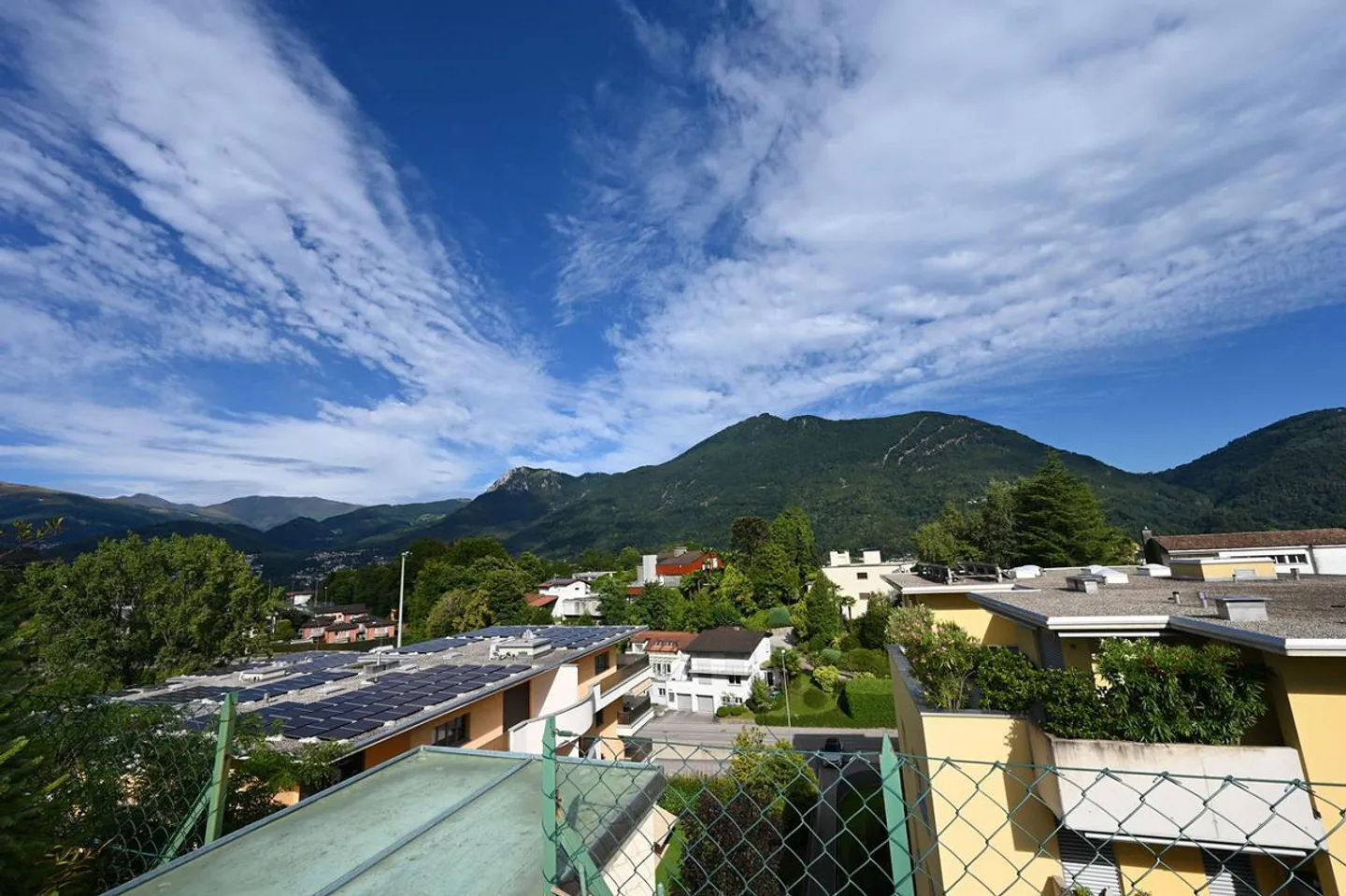 Penthouse mit großer Terrasse und Blick auf die umliegenden Berge - Foto 17 von 18