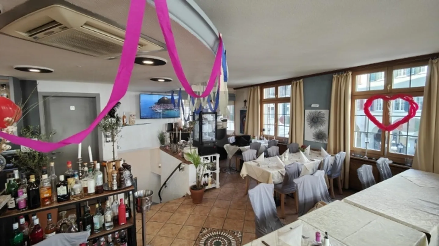 Mischgenutztes Gebäude mieten - Foto 3 von 5