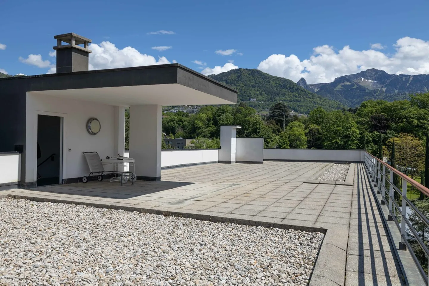 Un chef-d'œuvre dans le style Bauhaus au bord du lac - Photo 1 sur 2