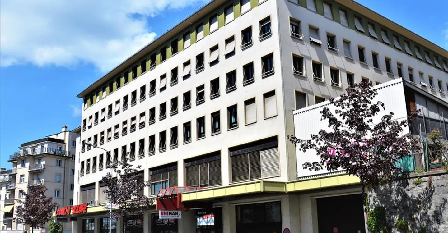 In affitto - 1.410 m² di uffici con deposito e parcheggi a Losanna - Foto 1 di 9
