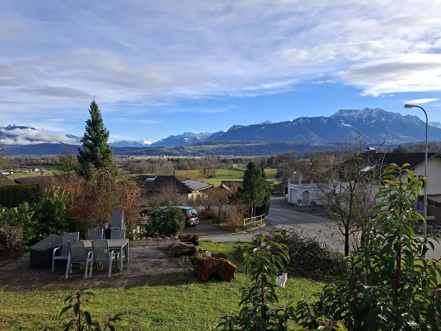 Charming terraced family house with a wide view and idyllic seating area. - Photo 5 of 14