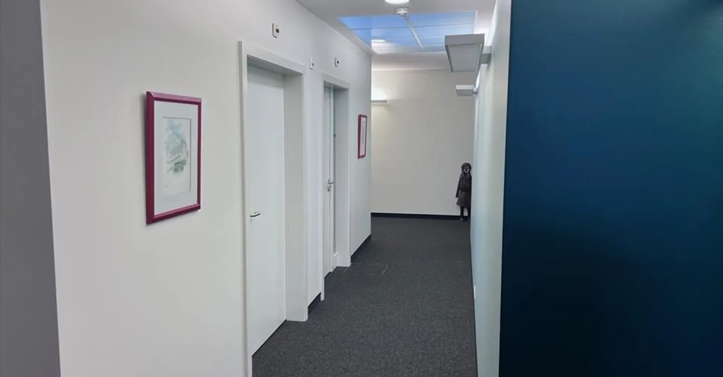 In affitto - 1.410 m² di uffici con deposito e parcheggi a Losanna - Foto 6 di 9