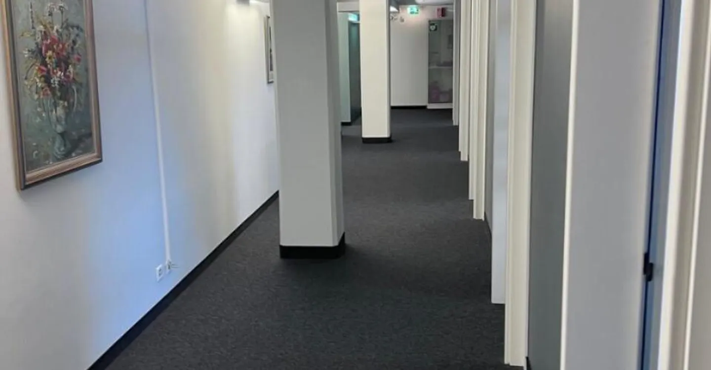In affitto - 1.410 m² di uffici con deposito e parcheggi a Losanna - Foto 7 di 9