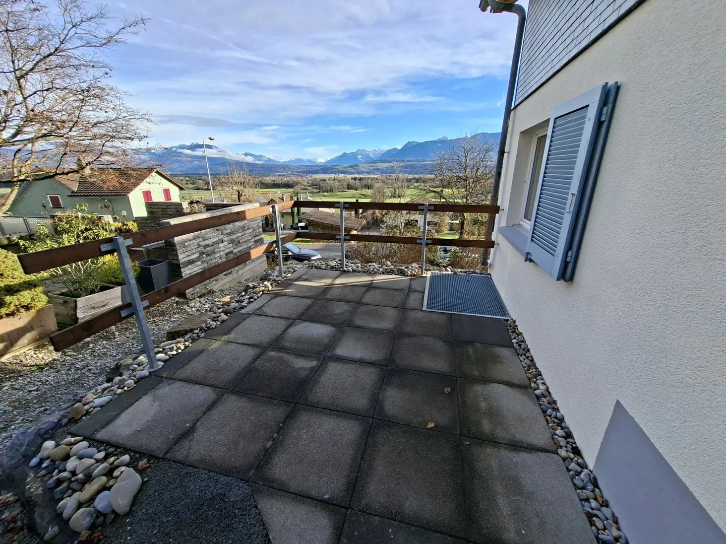 Charming terraced family house with a wide view and idyllic seating area. - Photo 3 of 14