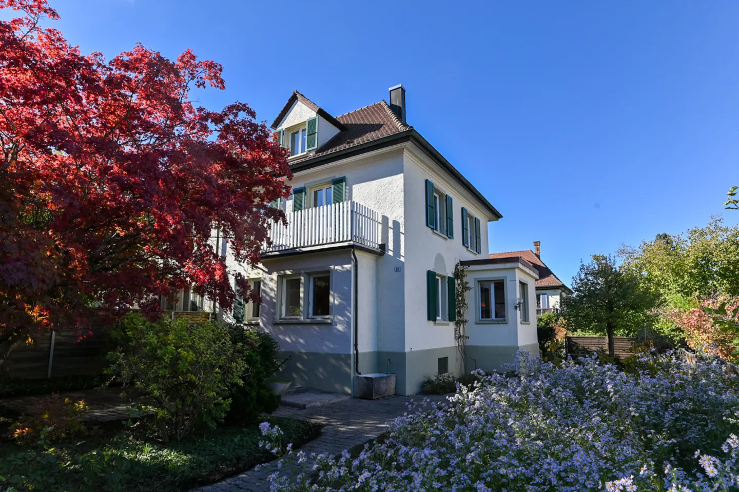 Maison jumelée avec jardin spacieux dans le meilleur emplacement à Zelgli - Photo 4 sur 13