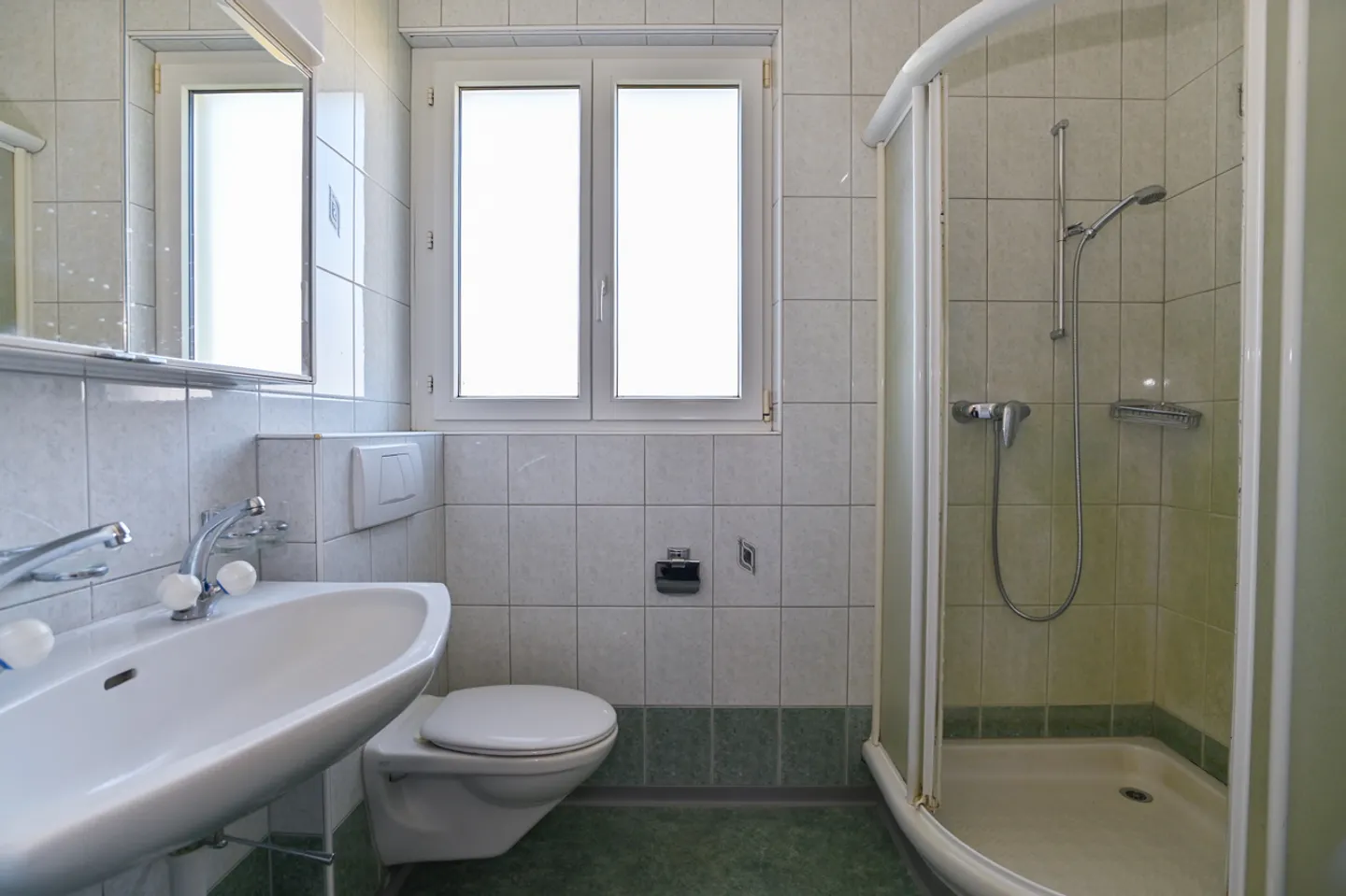 Maison jumelée avec jardin spacieux dans le meilleur emplacement à Zelgli - Photo 12 sur 13