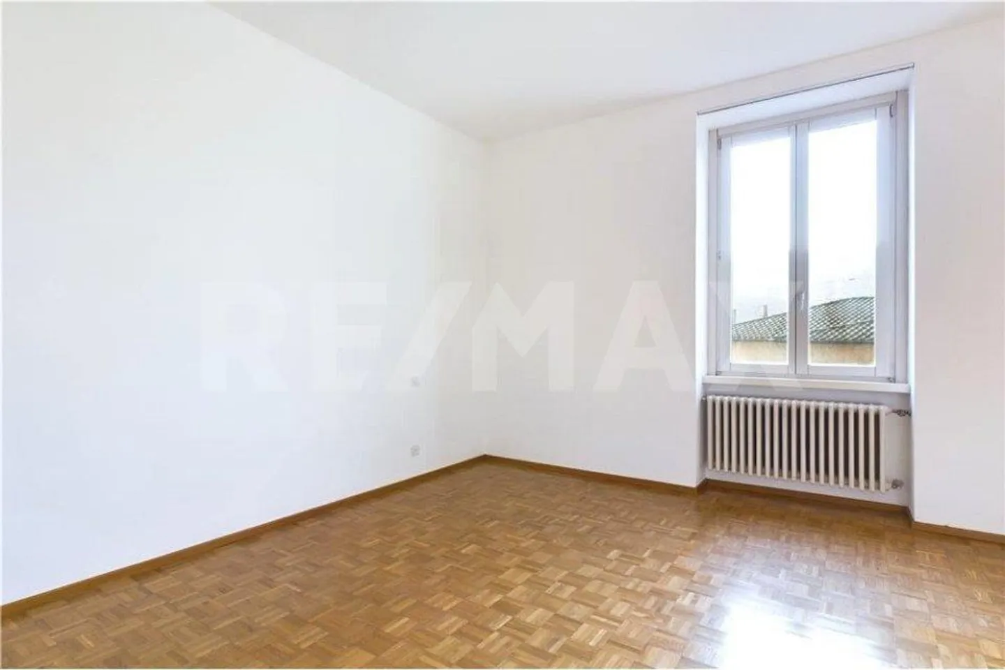 Appartamento 4,5 locali con balcone e due posti auto - Foto 6 di 12