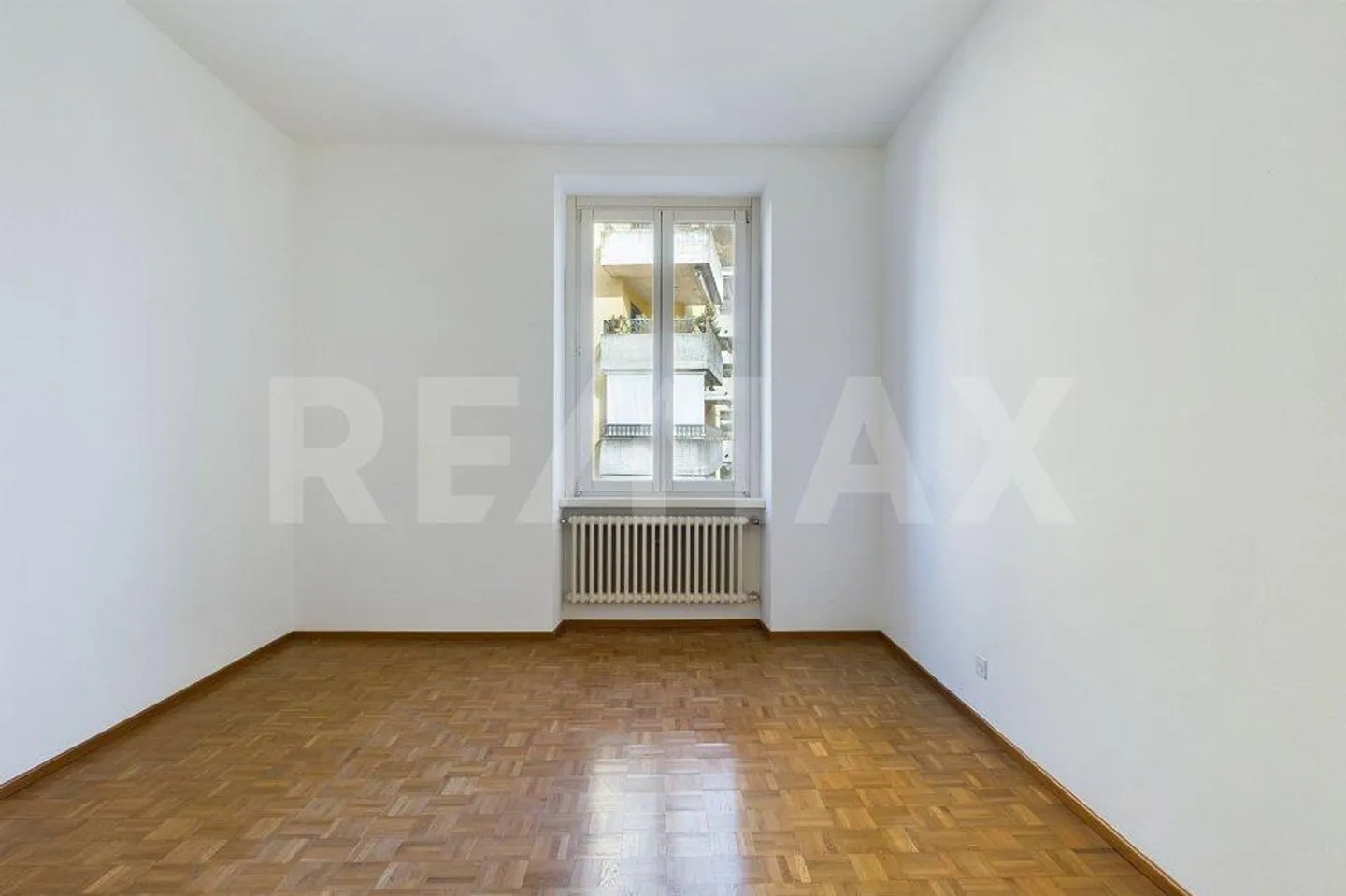Appartamento 4,5 locali con balcone e due posti auto - Foto 8 di 12