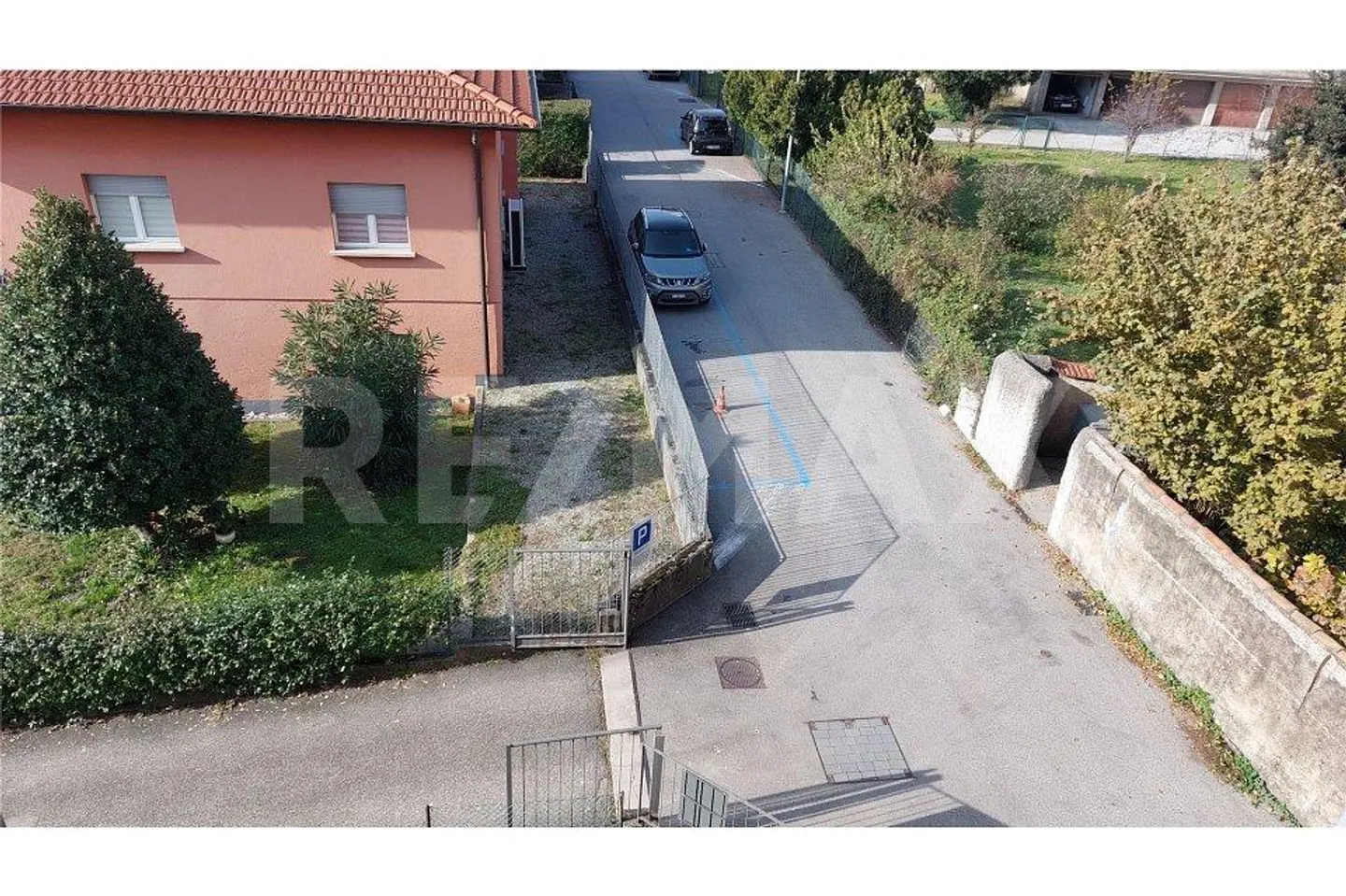 Appartamento 4,5 locali con balcone e due posti auto - Foto 11 di 12