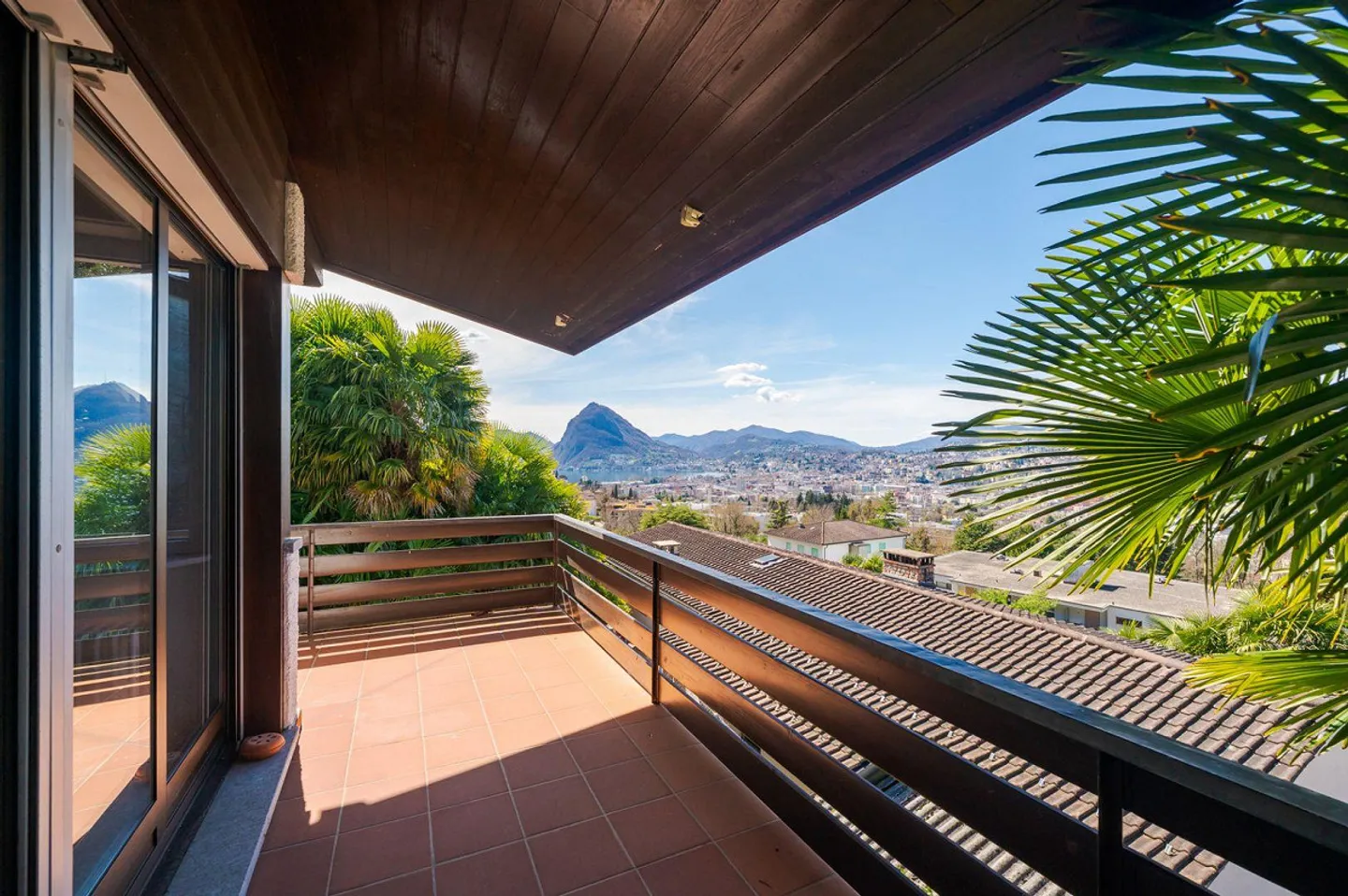 VILLA 5.5 LOCALI CON VISTA CITTÀ E LAGO DI LUGANO | EXCLUSIVE 5.5-R... - Foto 9 di 15