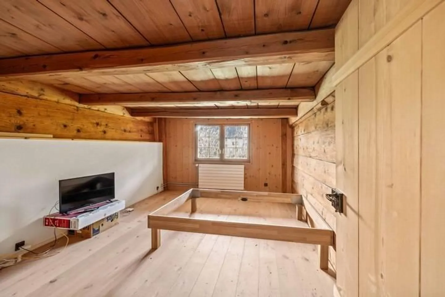 Charming End Row House with Lake View and Swedish Stove in Pfäffikon - Photo 5 of 8