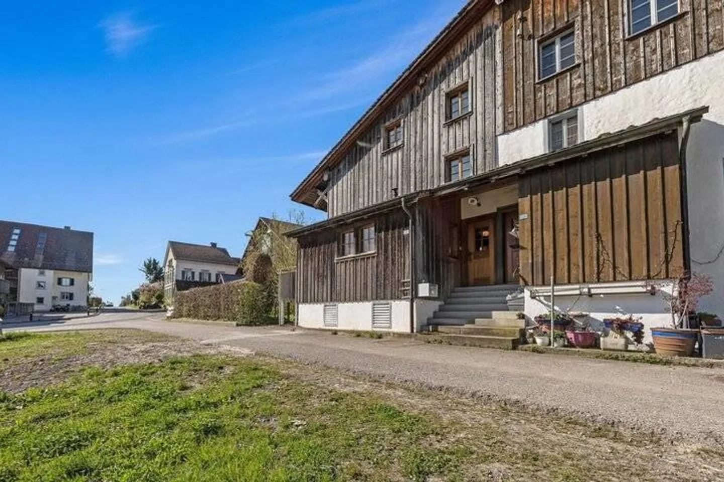 Charming End Row House with Lake View and Swedish Stove in Pfäffikon - Photo 7 of 8