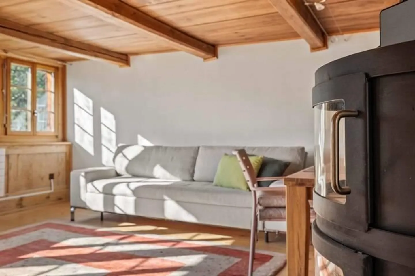 Charming End Row House with Lake View and Swedish Stove in Pfäffikon - Photo 3 of 8
