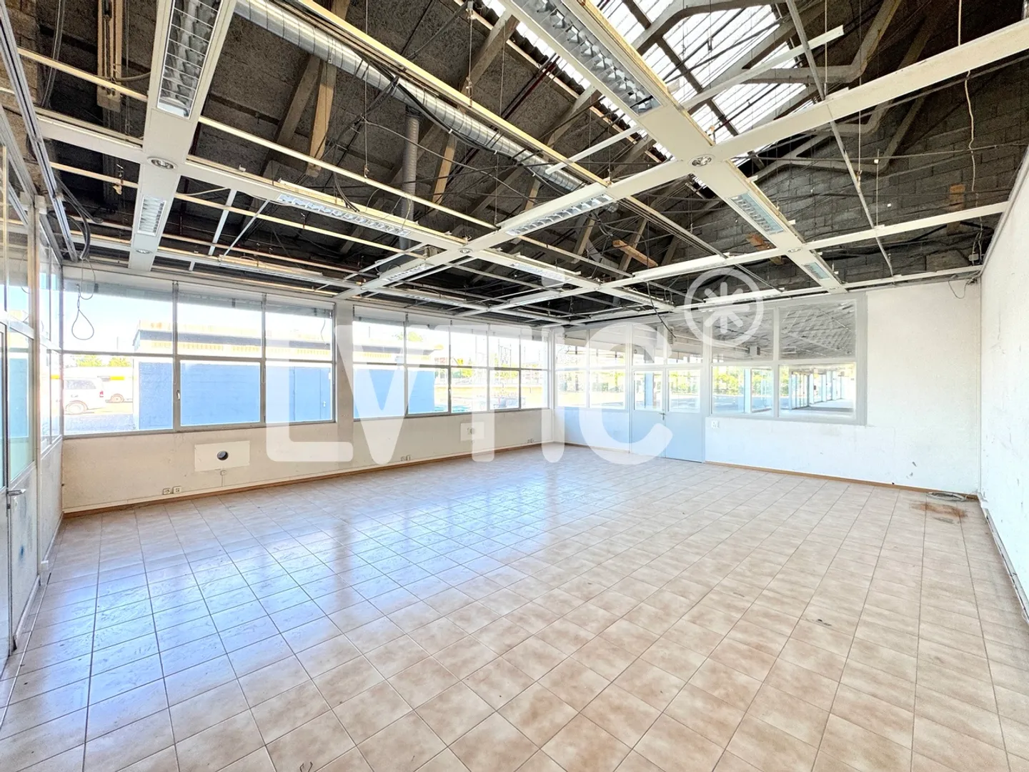 Entrepôt, showroom de 1'040 m2 à louer à Meyrin - Photo 5 sur 7