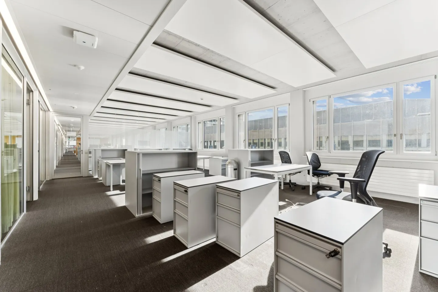 Flexible office space with existing expansion and top connections - Photo 6 of 12