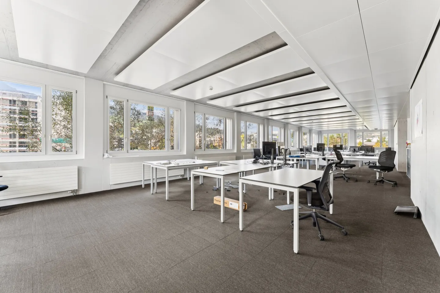 Flexible office space with existing expansion and top connections - Photo 9 of 12