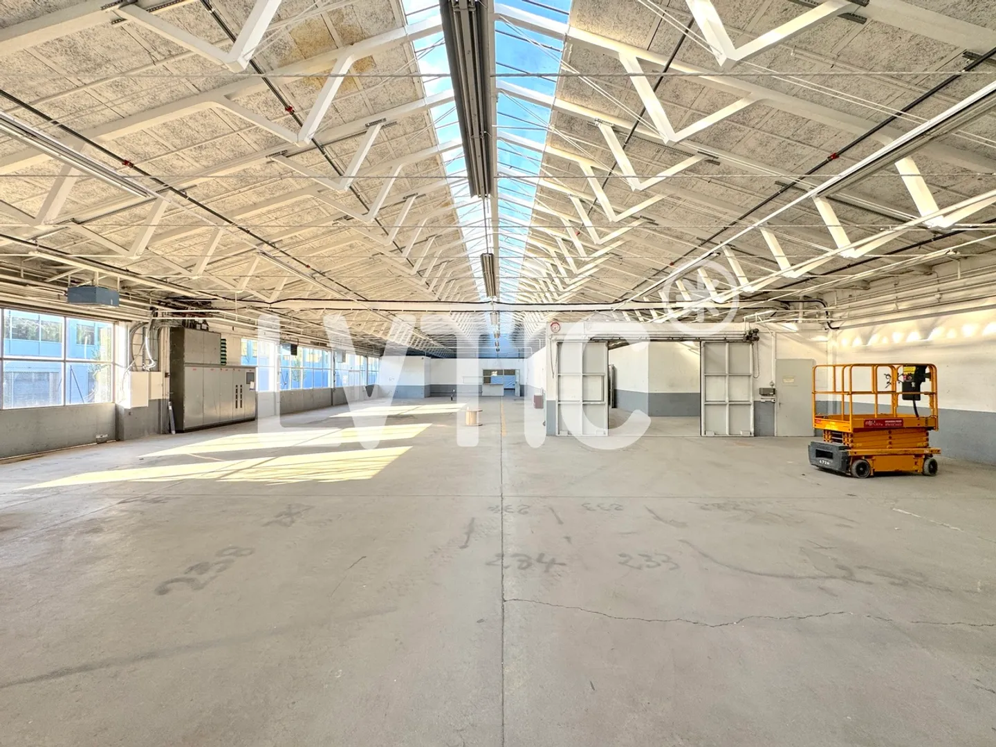 Entrepôt, showroom de 1'040 m2 à louer à Meyrin - Photo 2 sur 7