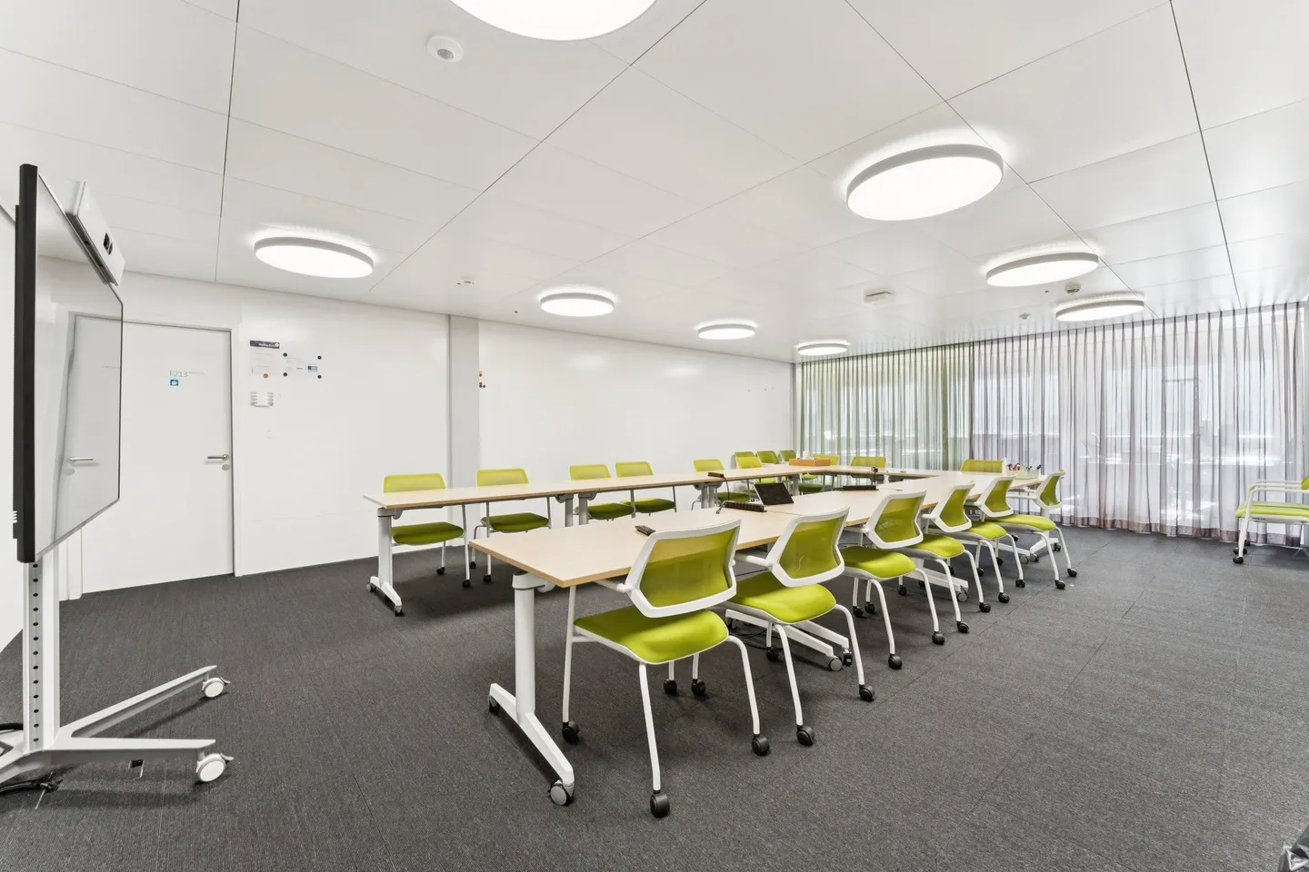 Flexible office space with existing expansion and top connections - Photo 12 of 12
