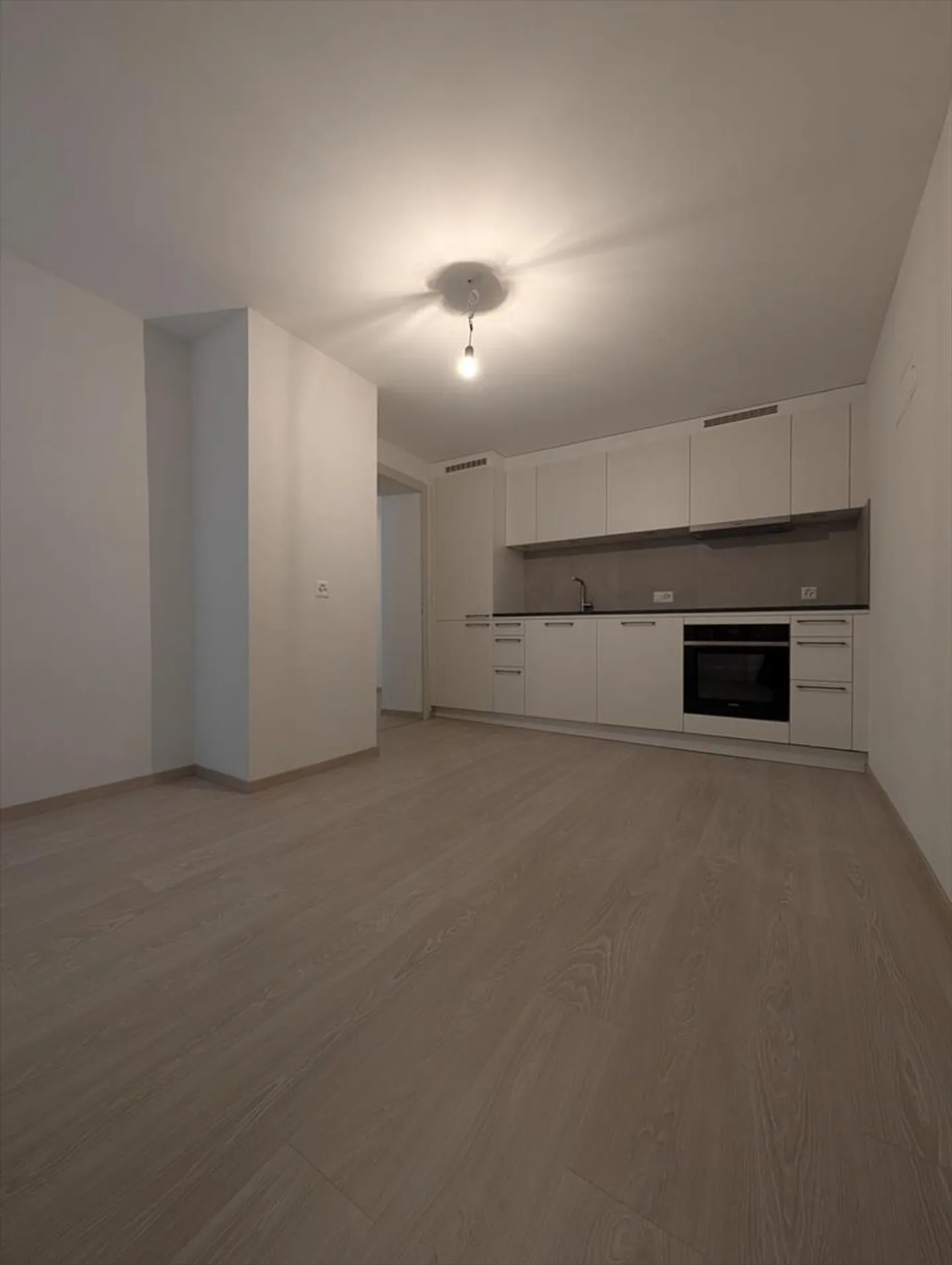 Apartment for rent - Photo 3 of 6