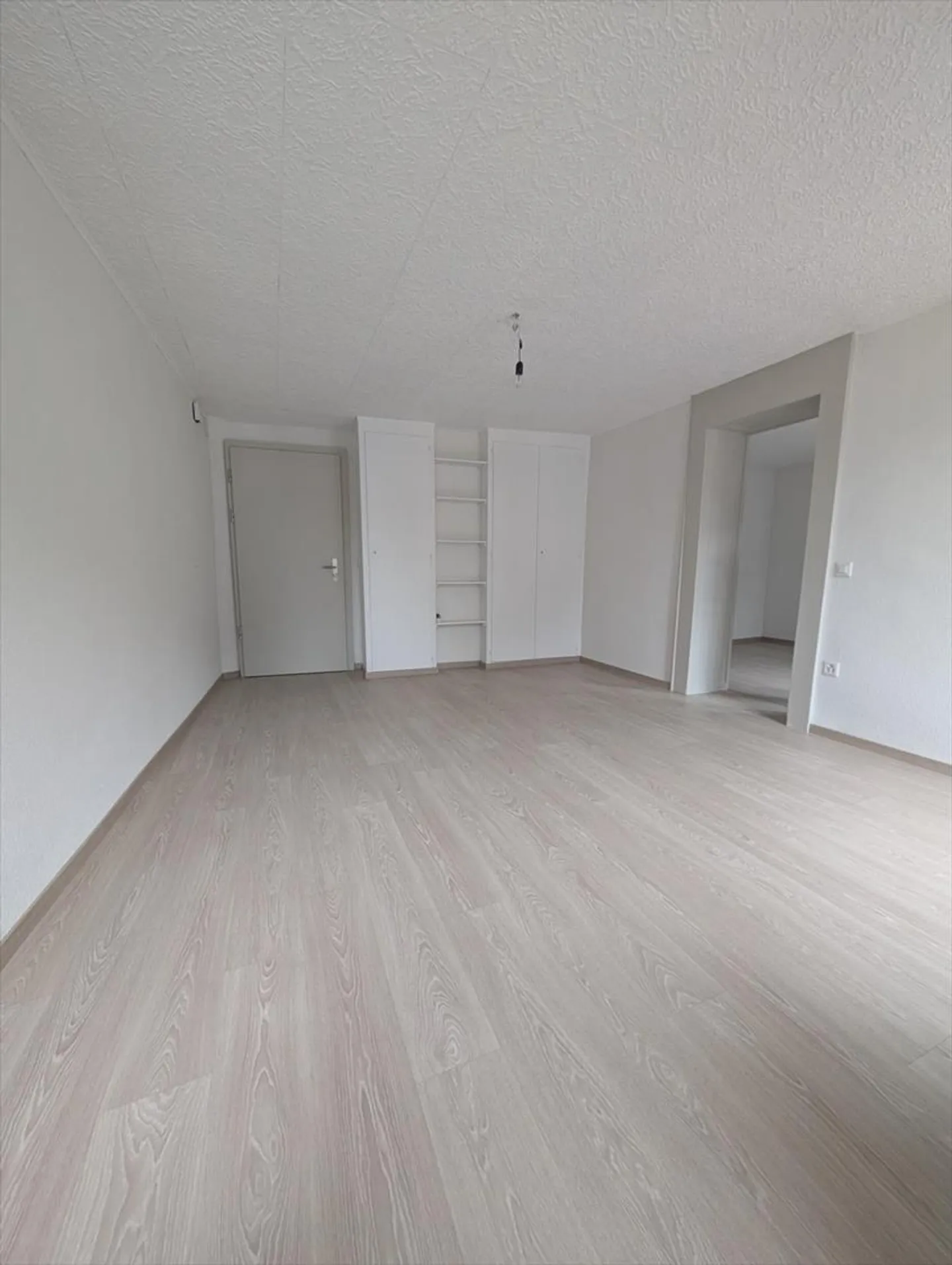 Apartment for rent - Photo 4 of 6