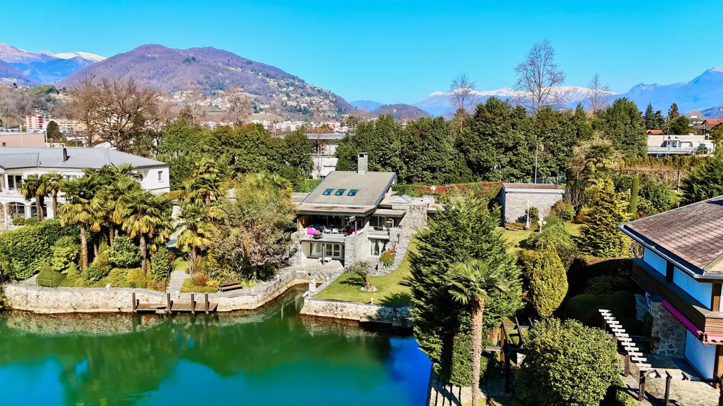 Villa de Luxe Face au Lac de Lugano avec Ponton et Place de Bateau - Photo 1 sur 21