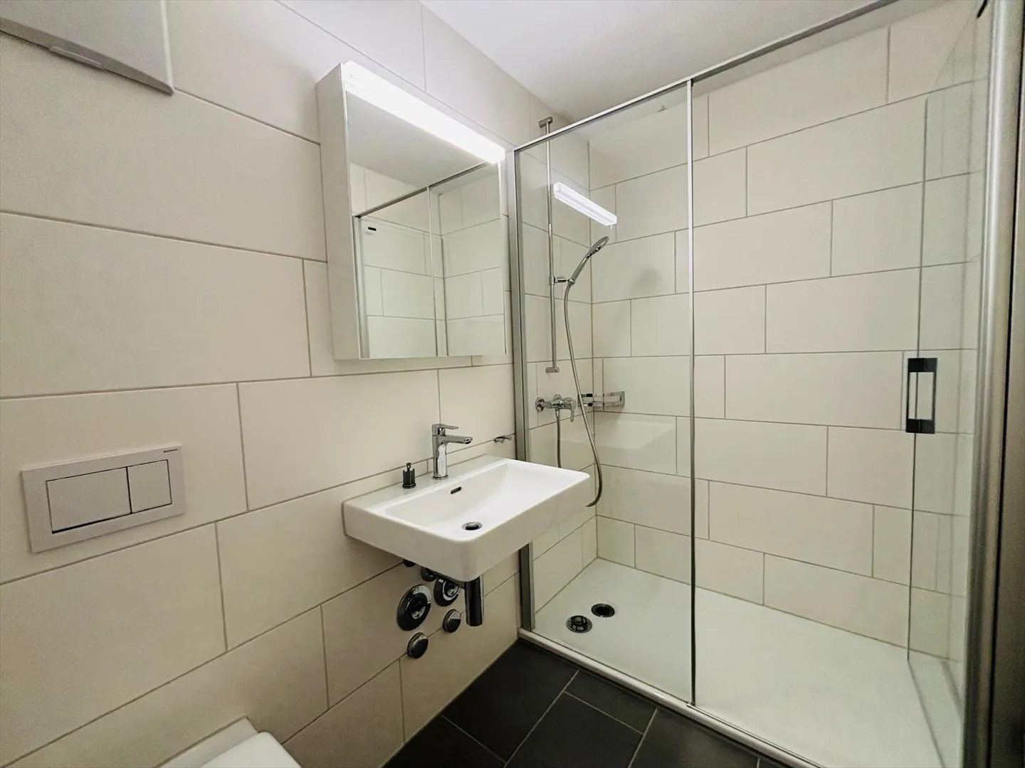 2-room apartment - Photo 2 of 8