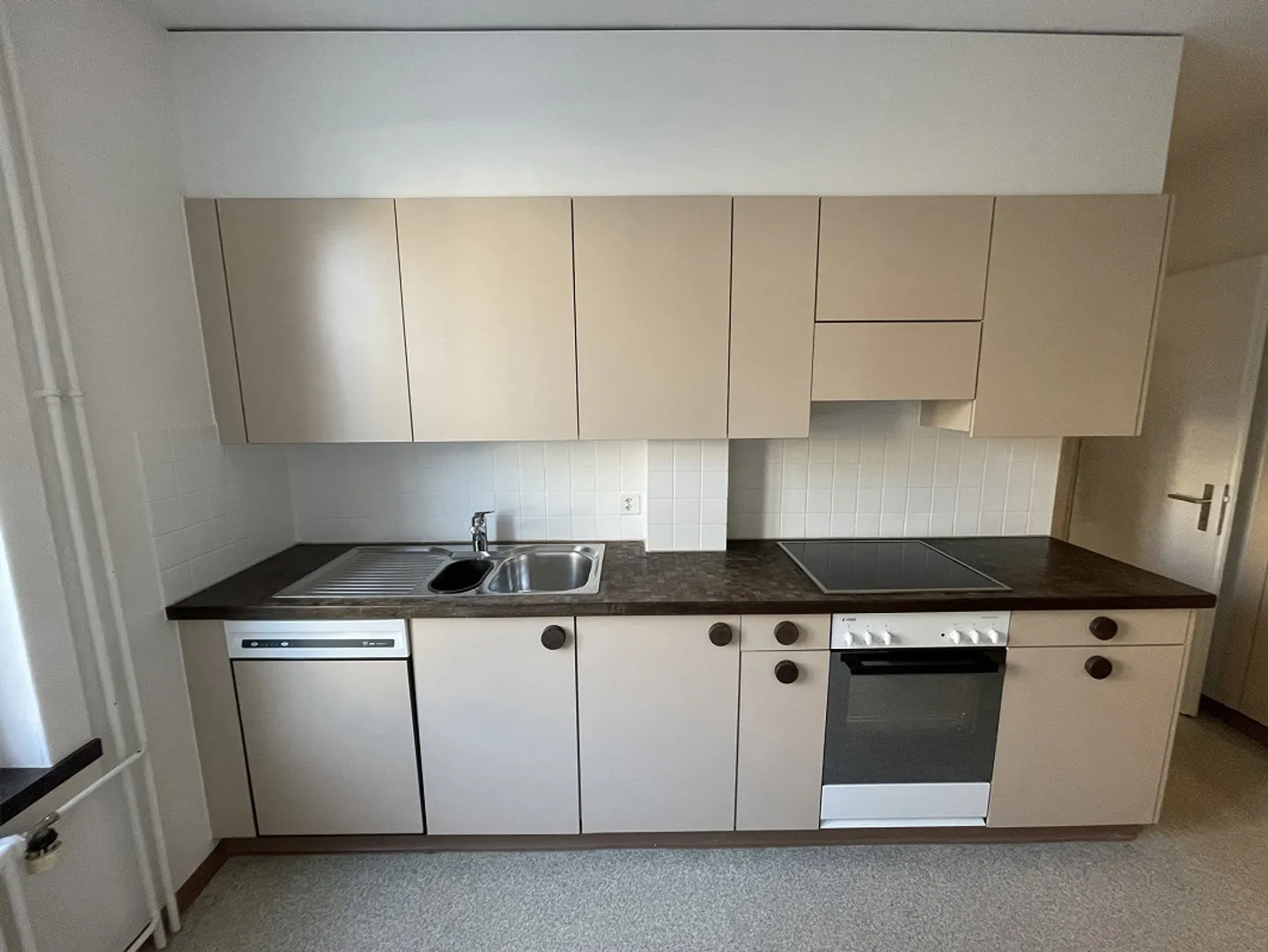 partially renovated, beautiful old apartment ground floor - Photo 6 of 22