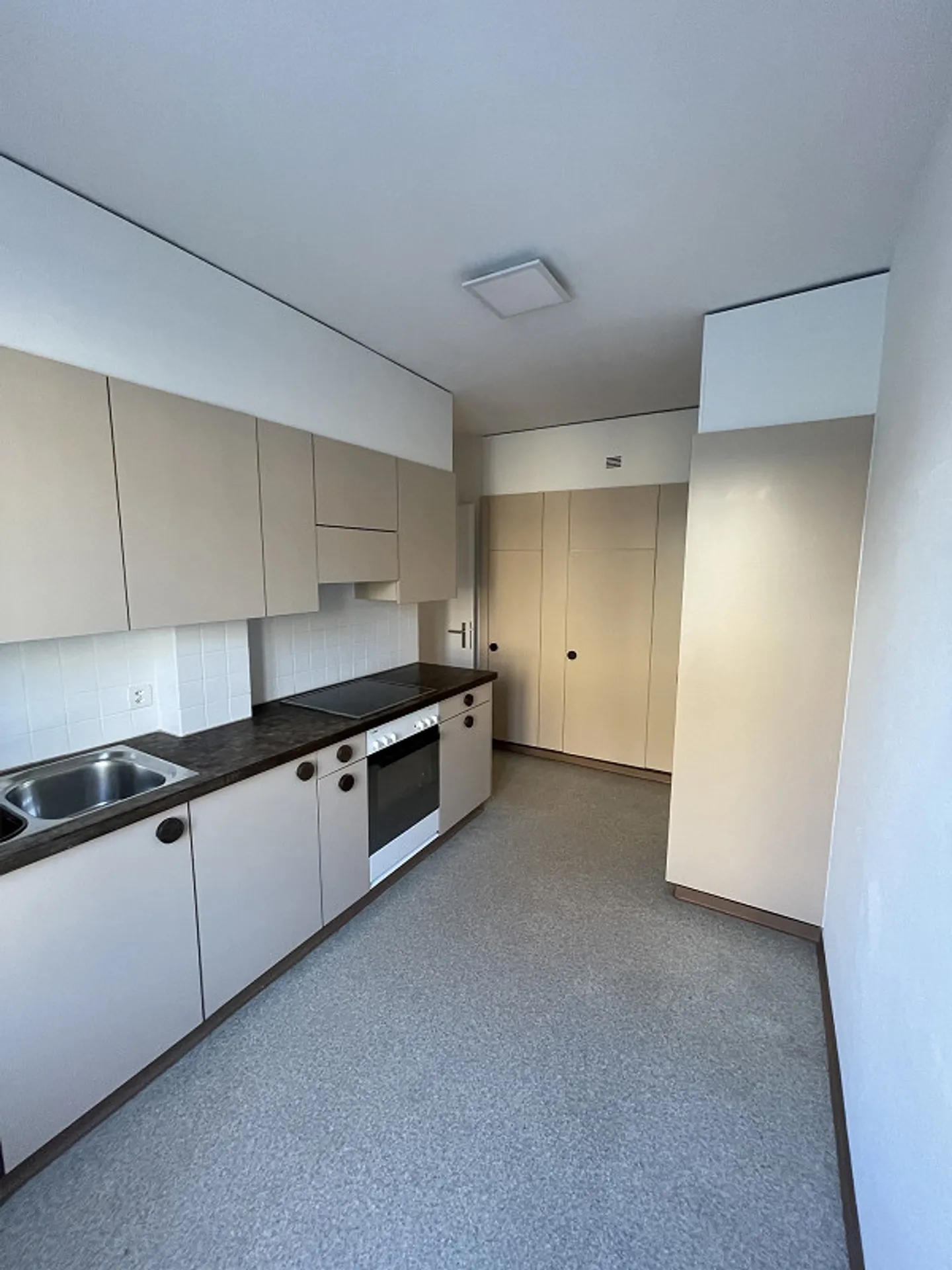 partially renovated, beautiful old apartment ground floor - Photo 15 of 22