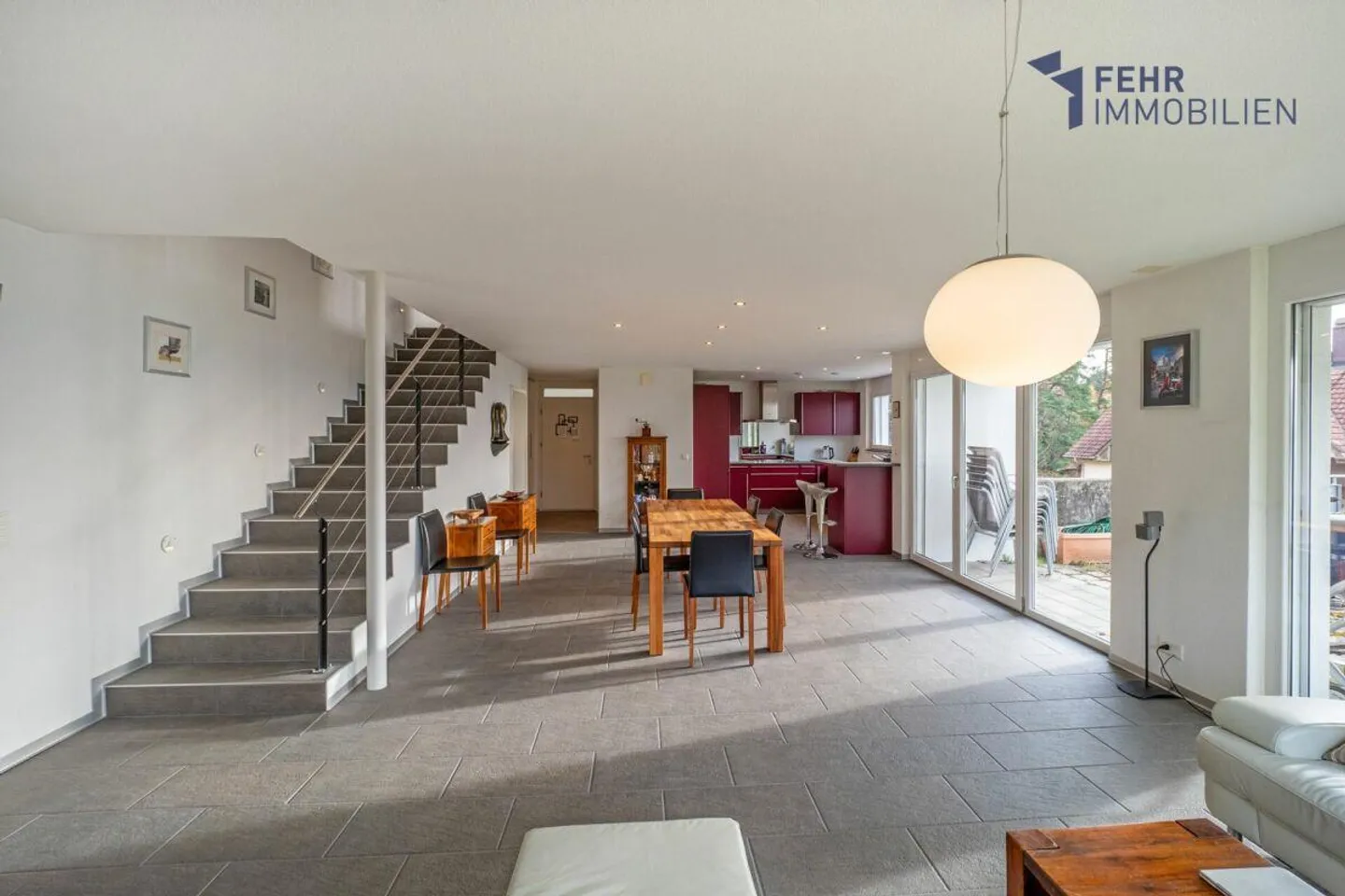 Fehr Immobilien - Aussichtsreiches 5½-Zi.-Einfamilienhaus an idylli... - Foto 3 von 13