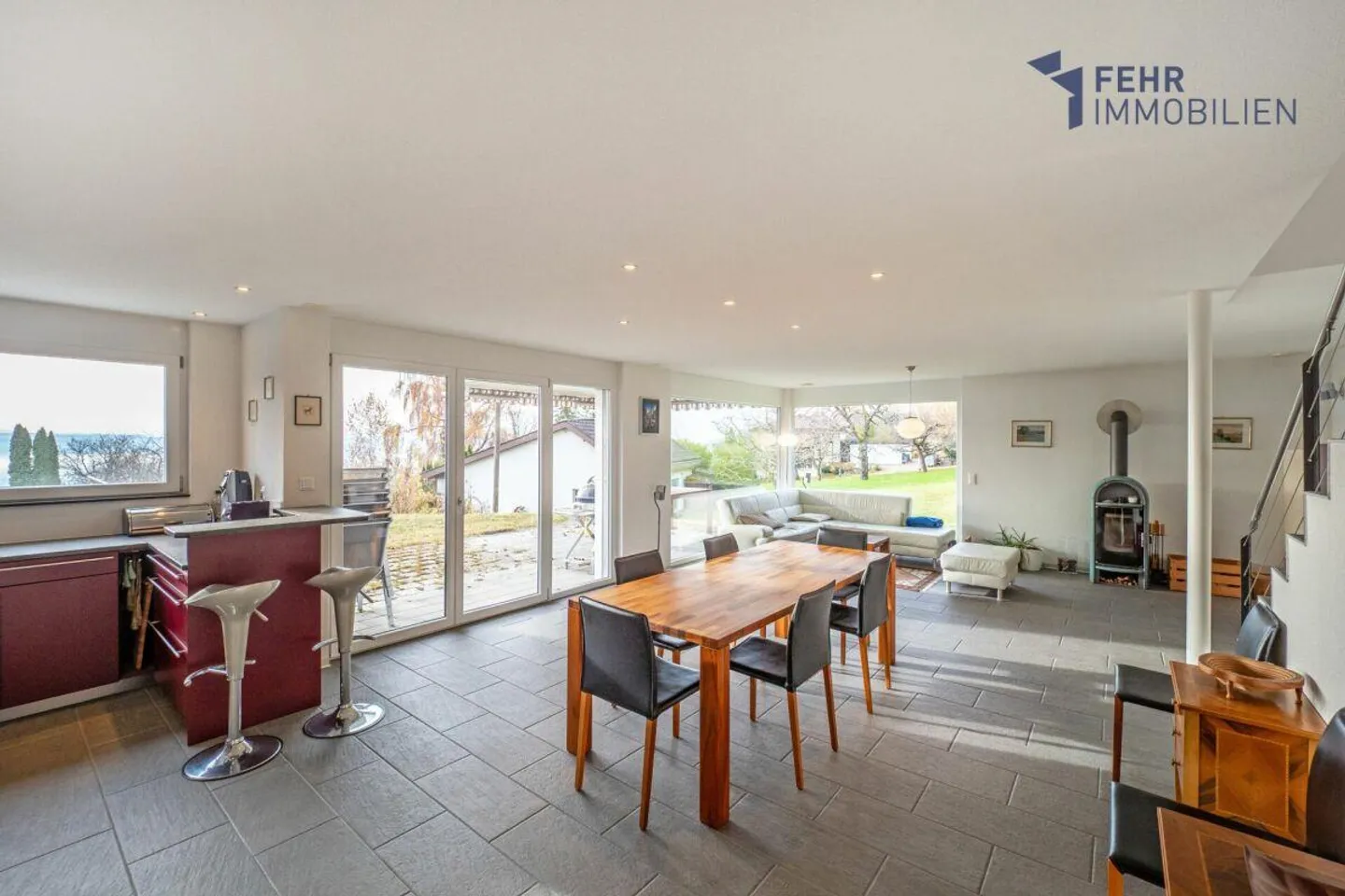 Fehr Immobilien - Aussichtsreiches 5½-Zi.-Einfamilienhaus an idylli... - Foto 5 von 13