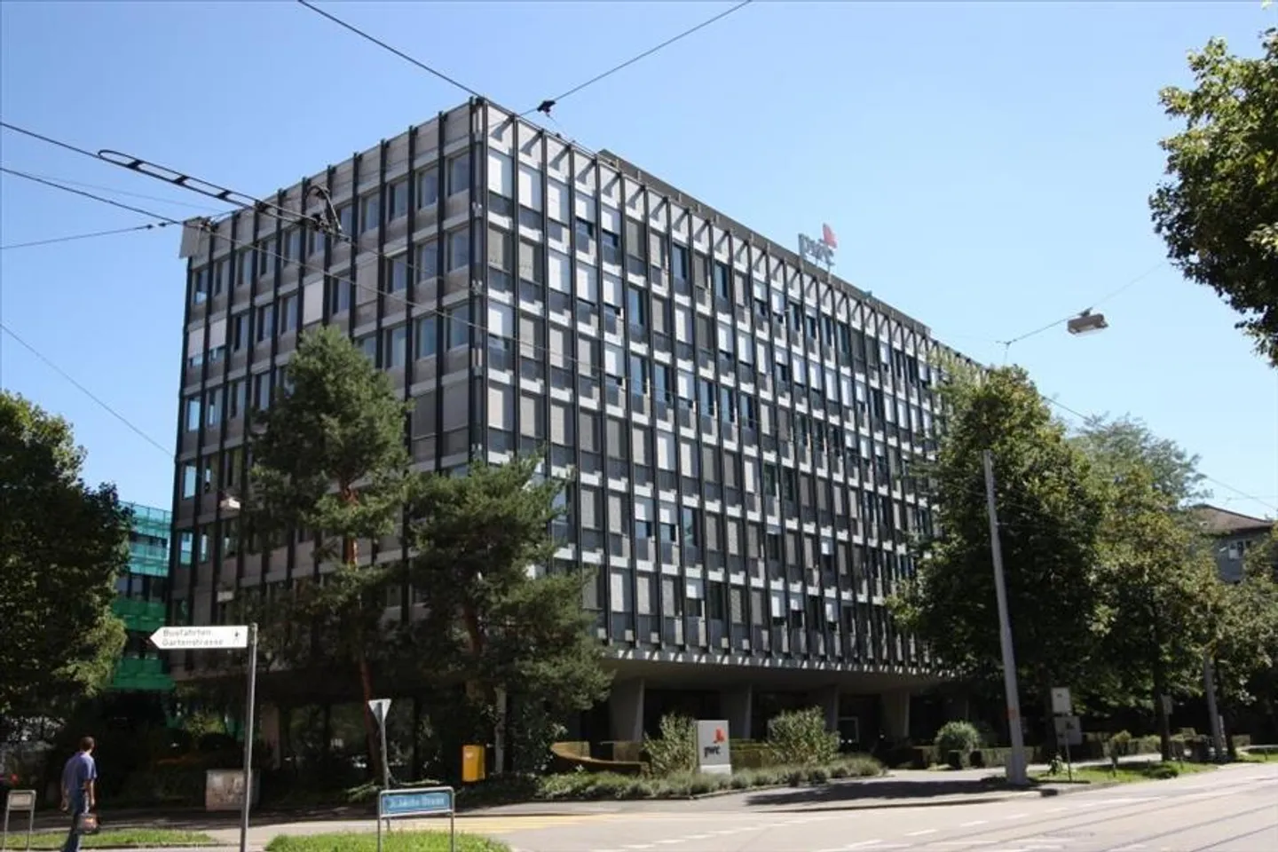 Cerchi un posto per moto? - Foto 1 di 1