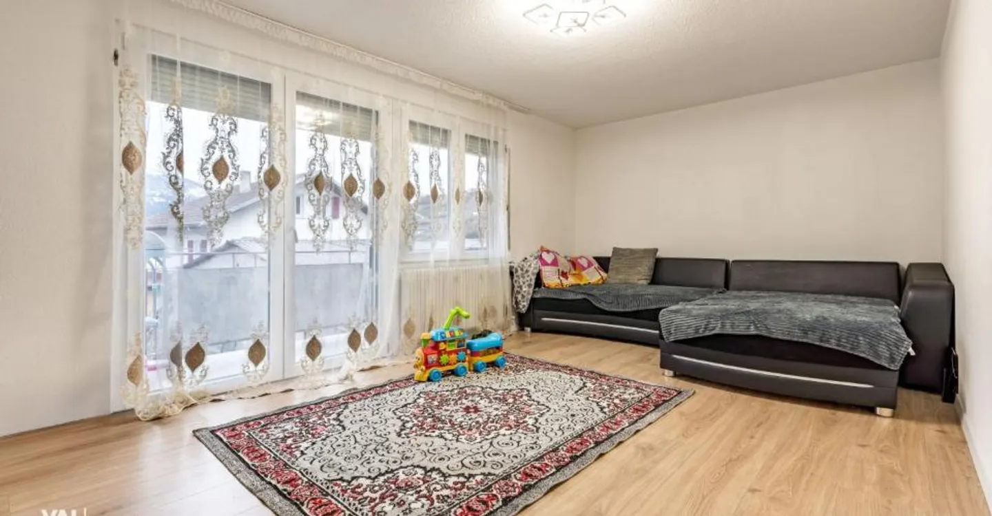 Sunny Perspectives in Salgesch - Renovated Apartment with Charm and Comfort - Photo 2 of 13