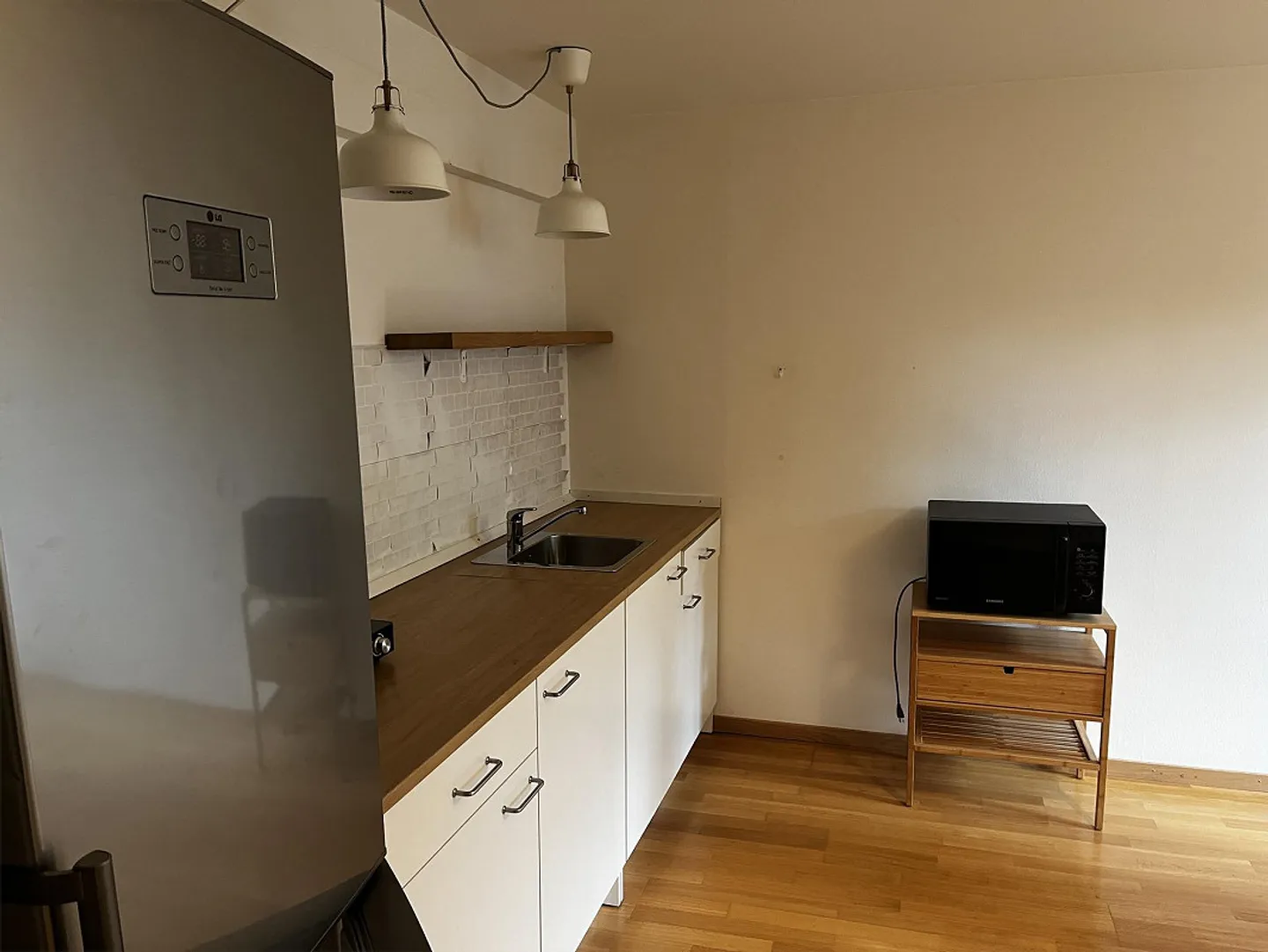 Appartement dans une maison individuelle avec entrée séparée - Photo 2 sur 4