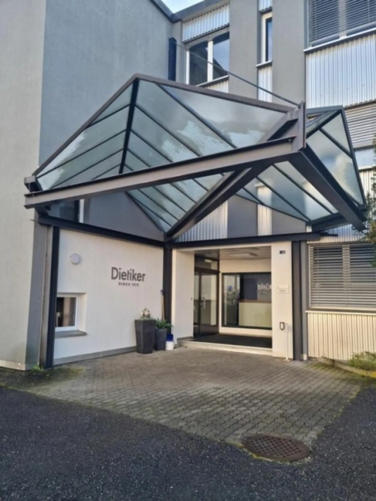 «Gewerbe / Lager / Büroräumlichkeiten an TOP Lage» - Foto 2 von 4