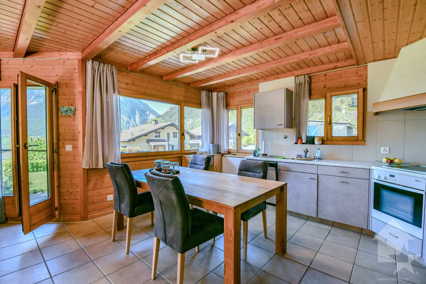 DA PRENDERE - Casa di charme nel cuore del Val de Bagnes - Foto 5 di 15