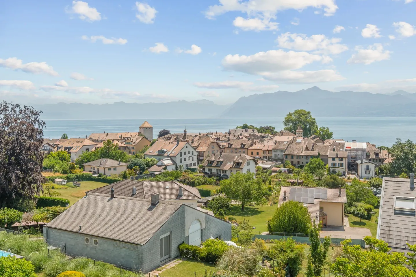 Affascinante Casa Familiare con Vista Lago - Foto 2 di 19